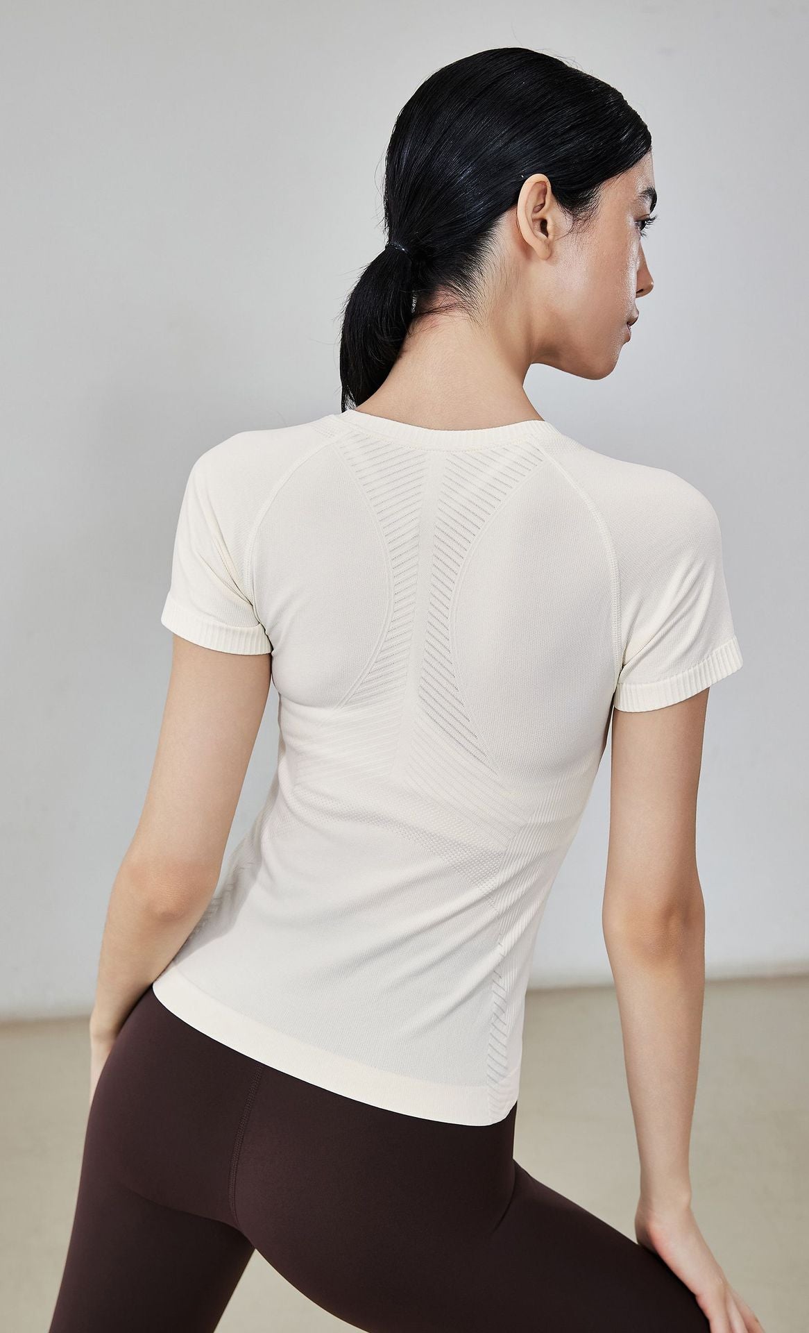 Women Seamless Yoga T-Shirt Quick Dry Breathable Round Neck Slimming
