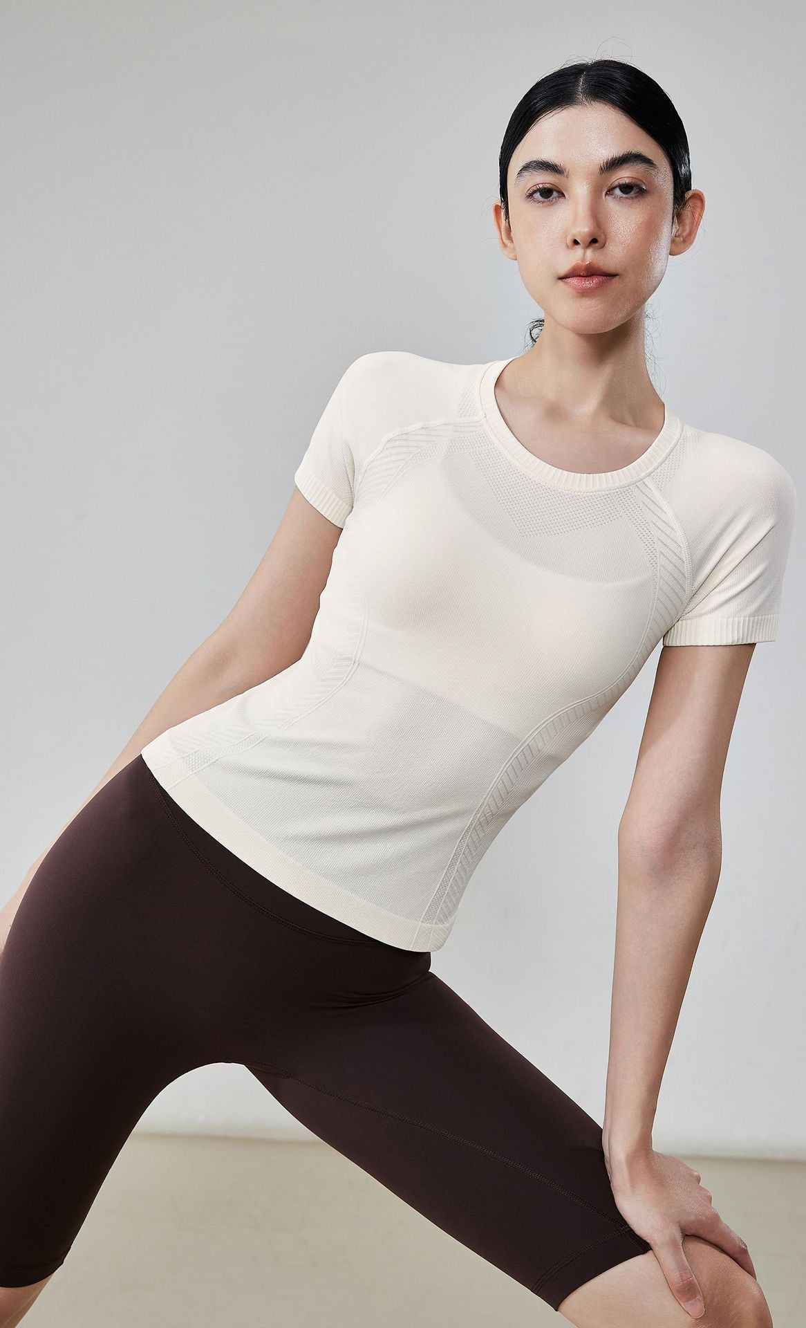 Women Seamless Yoga T-Shirt Quick Dry Breathable Round Neck Slimming